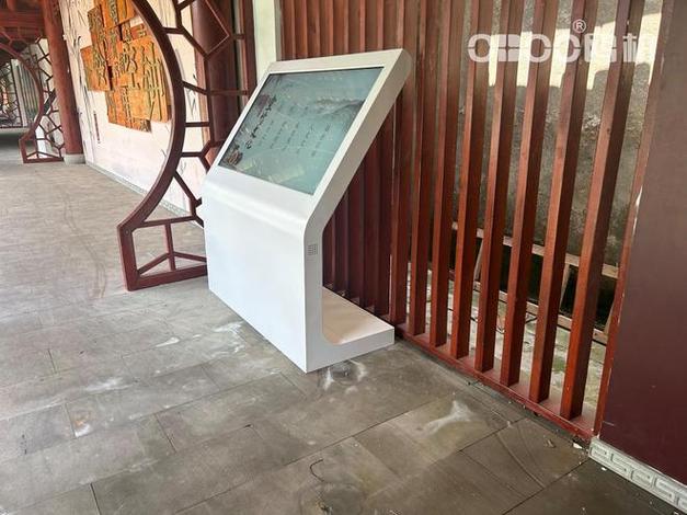 116英寸广告机赋能智慧工厂 oboo鸥柏远程发布终端屏如何重塑工业信息传播